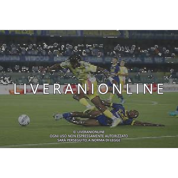 Jackson Tchatchoua of Hellas Verona FC battle for the ball with Samuel Mbangula of Juventus FC during Hellas Verona FC vs Juventus FC, 2° Serie A Enilive 2024-25 game at Marcantonio Bentegodi Stadium in Verona (VR), Italy, on August 26, 2024. (Photo by Davide Casentini)/ AGENZIA ALDO LIVERANI SAS