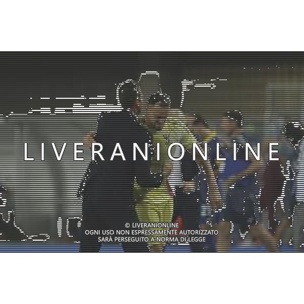 Thiago Motta Head Coach of Juventus FC hugs Federico Gatti of Juventus FCduring Hellas Verona FC vs Juventus FC, 2° Serie A Enilive 2024-25 game at Marcantonio Bentegodi Stadium in Verona (VR), Italy, on August 26, 2024. (Photo by Davide Casentini)/ AGENZIA ALDO LIVERANI SAS