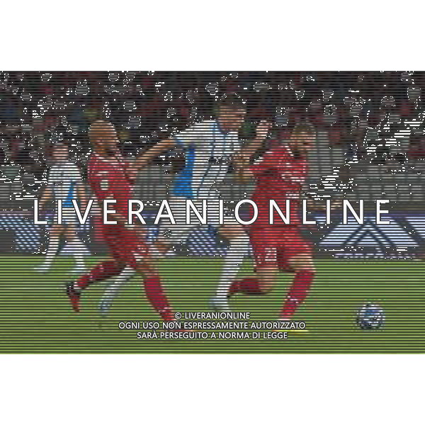 TVEM August 27, 2024 Bari, Italy - SSC Bari vs US Sassuolo - Italian soccer serie B 2024/25 - San Nicola Stadium. In the pic by Emmanuele Mastrodonato/agenzia Aldo Liverani sas: Luca Lipani of US Sassuolo in action against Francesco Vicari of SSC Bari ©Emmanuele Mastrodonato/AGENZIA ALDO LIVERANI SAS