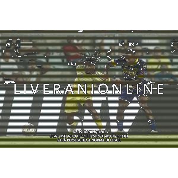 Jackson Tchatchoua of Hellas Verona FC competes for the ball with Samuel Mbangula of Juventus FC during Hellas Verona FC vs Juventus FC, 2° Serie A Enilive 2024-25 game at Marcantonio Bentegodi Stadium in Verona (VR), Italy, on August 26, 2024. (Photo by Davide Casentini)/AGENZIA ALDO LIVERANI SAS