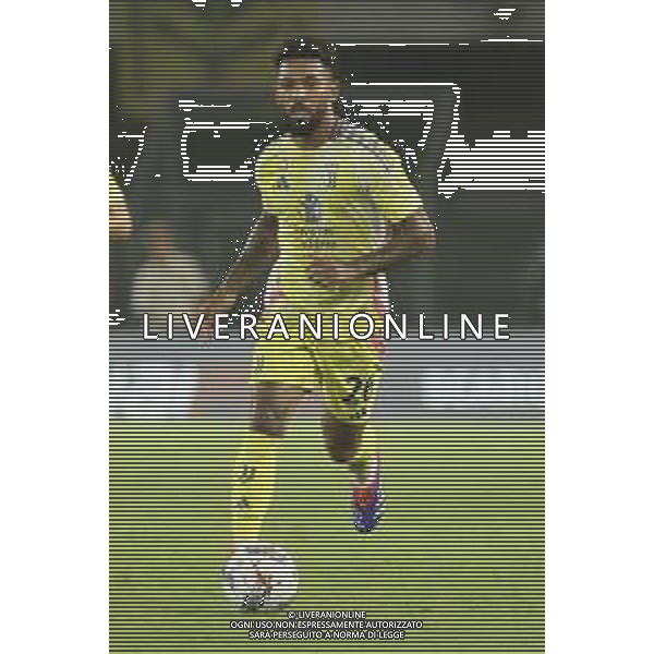 Douglas Luiz of Juventus FC play the ball during Hellas Verona FC vs Juventus FC, 2° Serie A Enilive 2024-25 game at Marcantonio Bentegodi Stadium in Verona (VR), Italy, on August 26, 2024. (Photo by Davide Casentini)/AGENZIA ALDO LIVERANI SAS