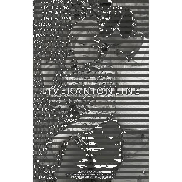 NEG- RETROSPETTIVA RITA PAVONE CANTANTE NELLA FOTO RITA PAVONE CON TEDDY RENO A ROMA NELL\'ANNO 1969 AG ALDO LIVERANI SAS 