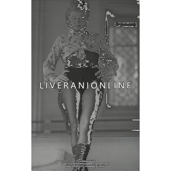 NEG-RETROSPETTIVA RITA PAVONE CANTANTE NELLA FOTO RITA PAVONE NELL\'ANNO 1970 A ROMA AG ALDO LIVERANI SAS 