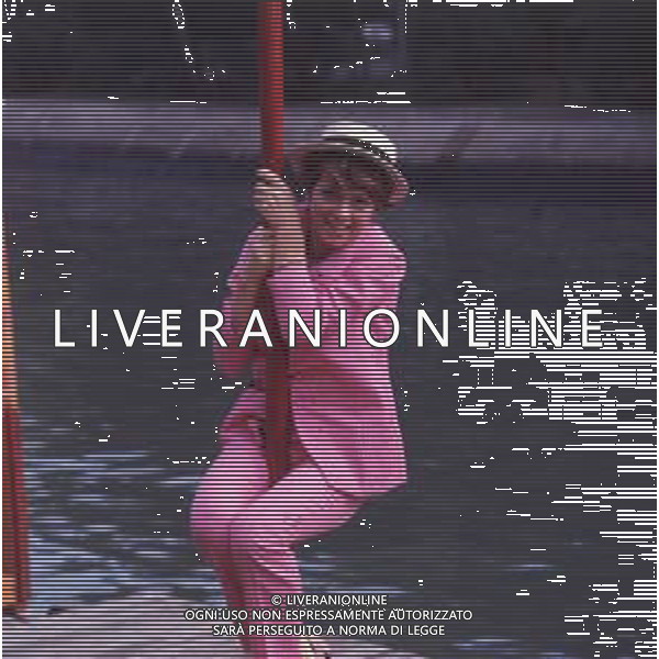 DIAP-RETROSPETTIVA RITA PAVONE CANTANTE NELLA FOTO RITA PAVONE A VENEZIA ALLA MANIFESTAZIONE “CANTA EUROPA“ NELL\'ANNO 1966 A VENEZIA AG ALDO LIVERANI SAS 