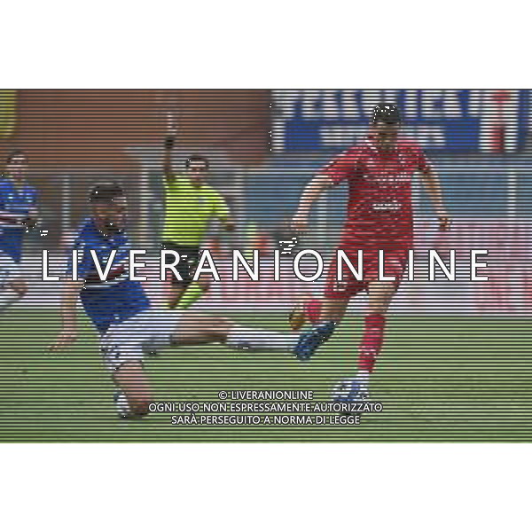 TVRG Sampdoria vs Bari nella foto il fallo da ultimo uomo di Stipe Vulikic (Sampdoria) su Kevin Lasagna (Bari) giudicato da espulsione dall\'arbitro Fabio Maresca di Napoli dopo revisione al VAR Genova 31-08-2024 Stadio Luigi Ferraris - Marassi Campionato Serie BKT - 4a giornata foto Roberto Garavaglia/Agenzia Aldo Liverani sas