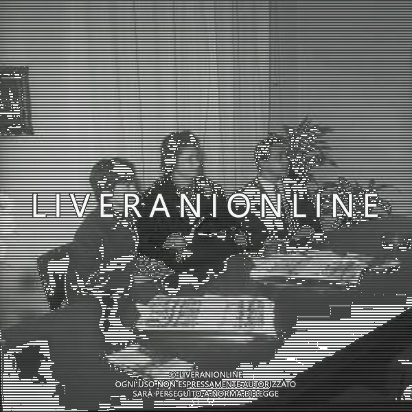 NEG-RETROSPETTIVA RITA PAVONE CANTANTE NELLA FOTO RITA PAVONE A MILANO ALL\'ISTITUTO DON GNOCCHI NELL\'ANNO 1964 A MILANO AG ALDO LIVERANI SAS