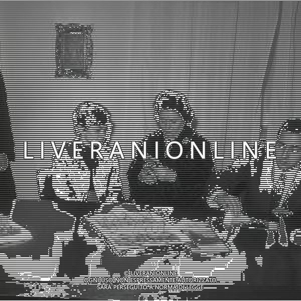 NEG-RETROSPETTIVA RITA PAVONE CANTANTE NELLA FOTO RITA PAVONE A MILANO ALL\'ISTITUTO DON GNOCCHI NELL\'ANNO 1964 A MILANO AG ALDO LIVERANI SAS