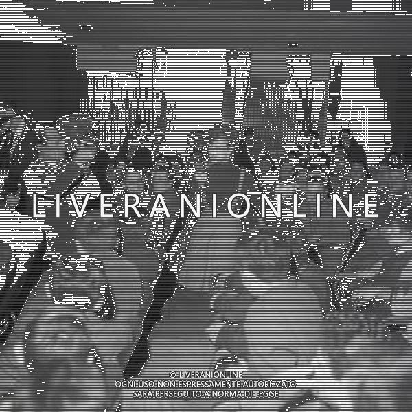 NEG-RETROSPETTIVA RITA PAVONE CANTANTE NELLA FOTO RITA PAVONE A MILANO ALL\'ISTITUTO DON GNOCCHI NELL\'ANNO 1964 A MILANO AG ALDO LIVERANI SAS