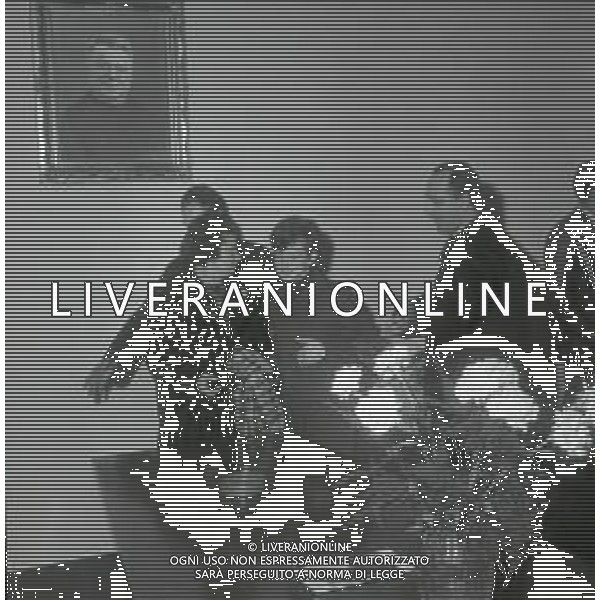 NEG-RETROSPETTIVA RITA PAVONE CANTANTE NELLA FOTO RITA PAVONE A MILANO ALL\'ISTITUTO DON GNOCCHI NELL\'ANNO 1964 A MILANO AG ALDO LIVERANI SAS