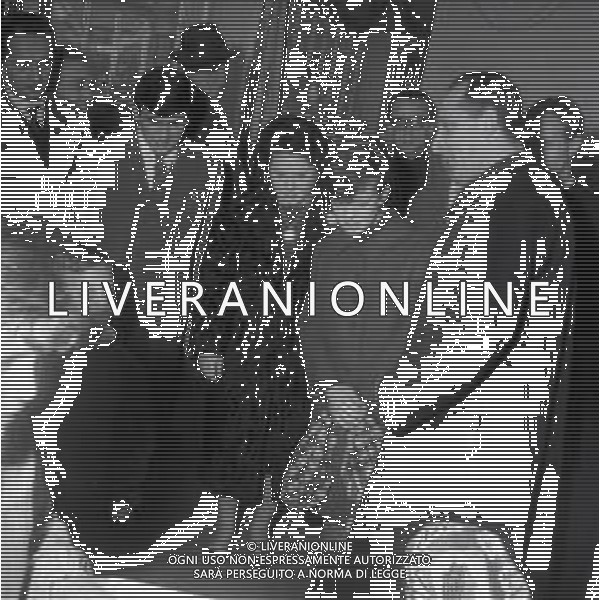 NEG-RETROSPETTIVA RITA PAVONE CANTANTE NELLA FOTO RITA PAVONE A MILANO ALL\'ISTITUTO DON GNOCCHI NELL\'ANNO 1964 A MILANO AG ALDO LIVERANI SAS