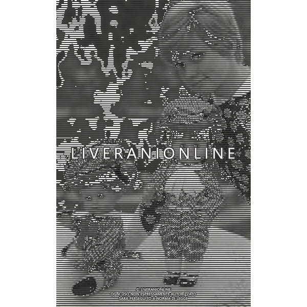 neg-RETROSPETTIVA RITA PAVONE CANTANTE NELLA FOTO RITA PAVONE CON LE BAMBOLE NELL\'ANNO 1968 A ROMA  AG ALDO LIVERANI SAS 