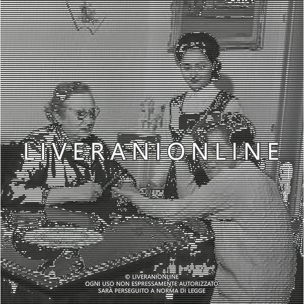 NEG-RETROSPETTIVA RITA PAVONE CANTANTE NELLA FOTO RITA PAVONE DALLA CARTOMANTE NATALINA ETERNO 01-11-1965 AG ALDO LIVERANI SAS