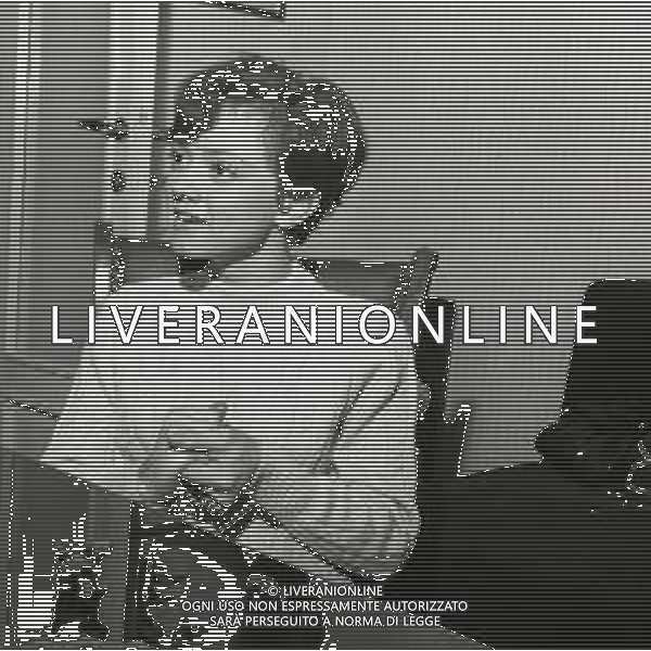 NEG-RETROSPETTIVA RITA PAVONE CANTANTE NELLA FOTO RITA PAVONE DALLA CARTOMANTE NATALINA ETERNO 01-11-1965 AG ALDO LIVERANI SAS
