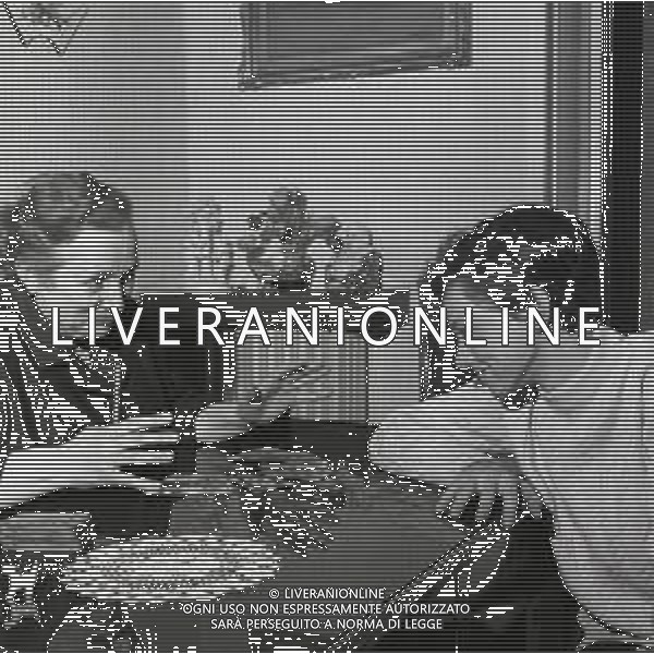 NEG-RETROSPETTIVA RITA PAVONE CANTANTE NELLA FOTO RITA PAVONE DALLA CARTOMANTE NATALINA ETERNO 01-11-1965 AG ALDO LIVERANI SAS
