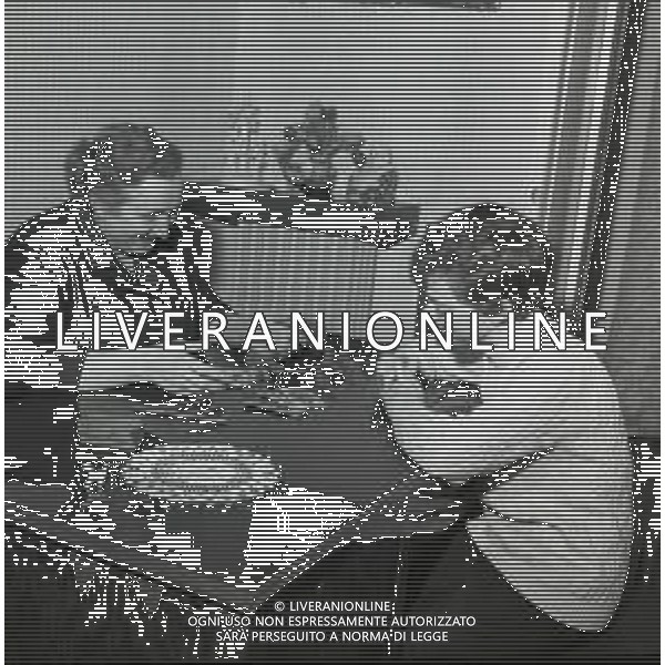 NEG-RETROSPETTIVA RITA PAVONE CANTANTE NELLA FOTO RITA PAVONE DALLA CARTOMANTE NATALINA ETERNO 01-11-1965 AG ALDO LIVERANI SAS