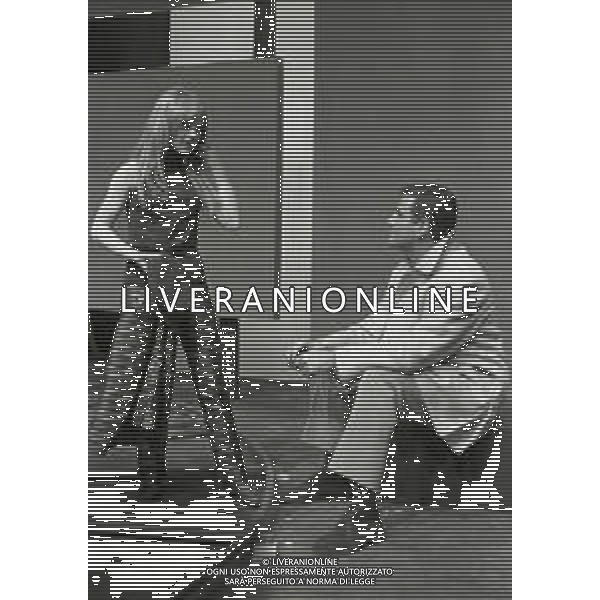 NEG-RETROSPETTIVA RITA PAVONE CANTANTE NELLA FOTO RITA PAVONE CON TEDDY RENO A ROMA NELL\'ANNO 1968 AG ALDO LIVERANI SAS