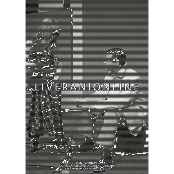 NEG RETROSPETTIVA RITA PAVONE CANTANTE NELLA FOTO RITA PAVONE CON TEDDY RENO A ROMA NELL\'ANNO 1968 AG ALDO LIVERANI SAS