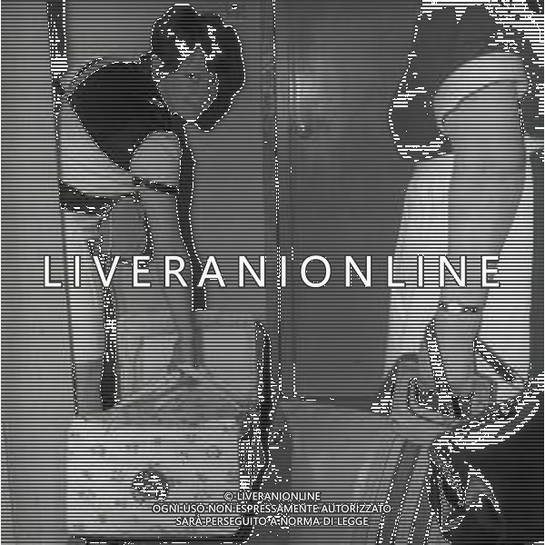 NEG-RETROSPETTIVA RITA PAVONE CANTANTE NELLA FOTO RITA PAVONE NELL\'ANNO 1969 A MILANO AG ALDO LIVERANI SAS 