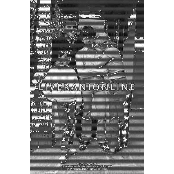 NEG-RITA PAVONE, cantante, attrice e showgirl italiana naturalizzata svizzera - RETROSPETTIVA nella foto con il marito TEDDY RENO, nome d\'arte di Ferruccio Merk Ricordi, il figlio Giorgio e Alessandro nel 1986 © ARCHIVIO / AGENZIA ALDO LIVERANI SAS