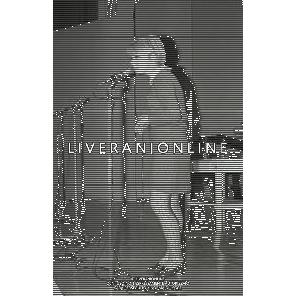 NEG-RETROSPETTIVA RITA PAVONE CANTANTE NELLA FOTO RITA PAVONE NELL\'ANNO 1969 A SANREMO AG ALDO LIVERANI SAS