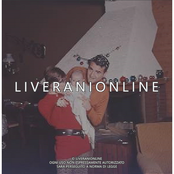 DIAP-RETROSPETTIVA RITA PAVONE CANTANTE NELLA FOTO RITA PAVONE CON TEDDY RENO E FIGLIO ANNI 70 AG ALDO LIVERANI SAS 