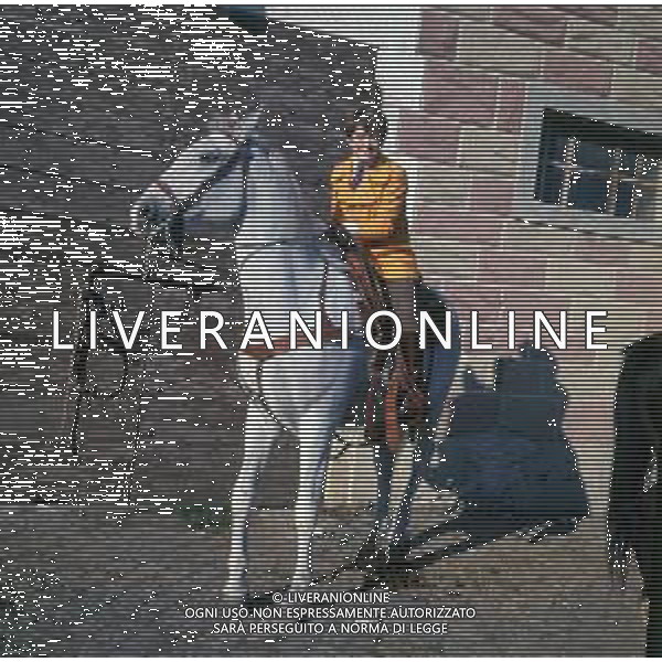 COL-RETROSPETTIVA RITA PAVONE CANTANTE NELLA FOTO RITA PAVONE A CAVALLO AG ALDO LIVERANI SAS