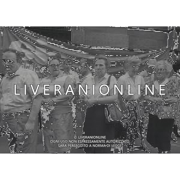 NEG- 1987 MILANO MANIFESTAZIONE PER GLI SFRATTI DAVANTI ALLA PREFETTURA AG ALDO LIVERANI SAS