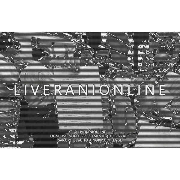 NEG- 1987 MILANO MANIFESTAZIONE PER GLI SFRATTI DAVANTI ALLA PREFETTURA AG ALDO LIVERANI SAS