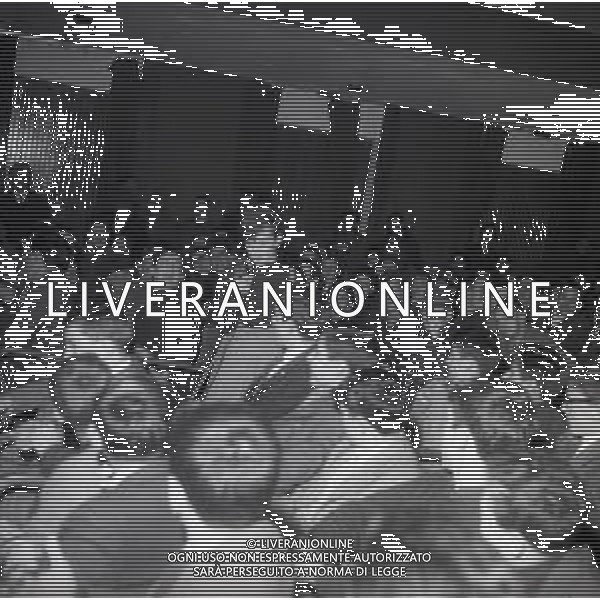 NEG-RETROSPETTIVA RITA PAVONE CANTANTE NELLA FOTO RITA PAVONE A MILANO ALL\'ISTITUTO DON GNOCCHI NELL\'ANNO 1964 A MILANO AG ALDO LIVERANI SAS