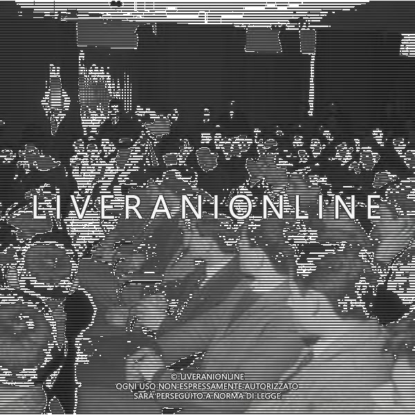 NEG-RETROSPETTIVA RITA PAVONE CANTANTE NELLA FOTO RITA PAVONE A MILANO ALL\'ISTITUTO DON GNOCCHI NELL\'ANNO 1964 A MILANO AG ALDO LIVERANI SAS