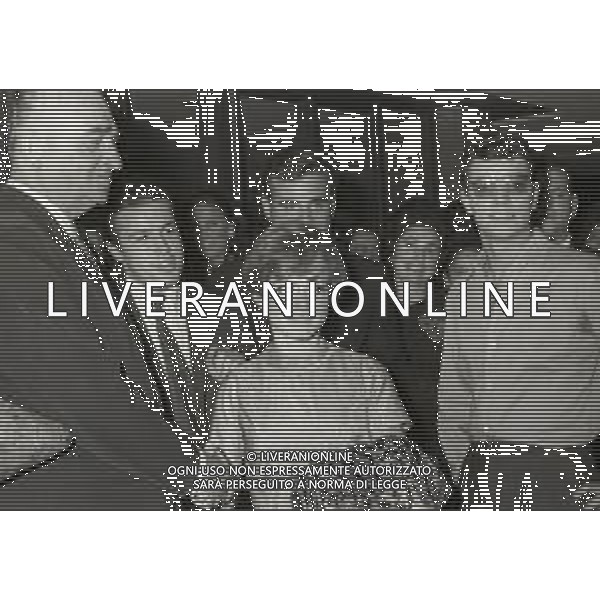 NEG-RETROSPETTIVA RITA PAVONE CANTANTE NELLA FOTO RITA PAVONE AL FESTIVAL DELLE ROSE NELL\'ANNO 1964 AG ALDO LIVERANI SAS