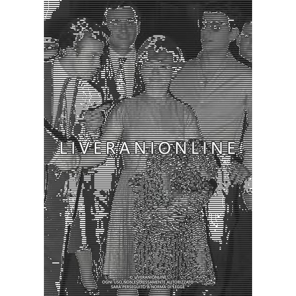 NEG-RETROSPETTIVA RITA PAVONE CANTANTE NELLA FOTO RITA PAVONE AL FESTIVAL DELLE ROSE NELL\'ANNO 1964 AG ALDO LIVERANI SAS