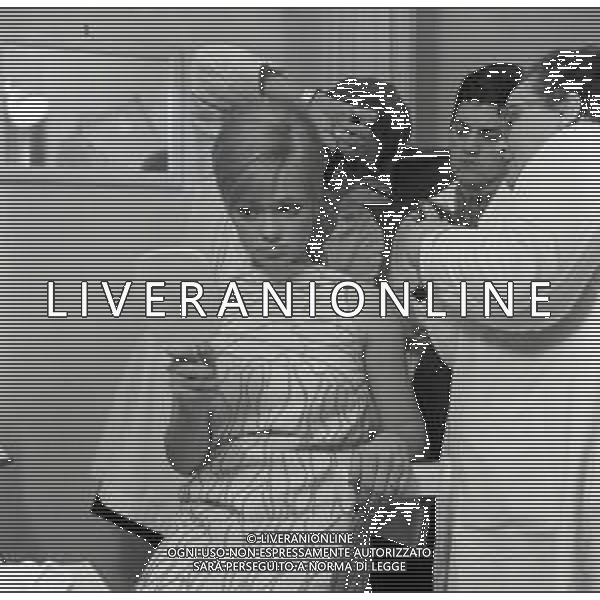 NEG-RETROSPETTIVA RITA PAVONE CANTANTE NELLA FOTO RITA PAVONE NELLA TRASMISSIONE TELEVISIVA"PARTITISSIMA" NELL\'ANNO 1968 AG ALDO LIVERANI SAS