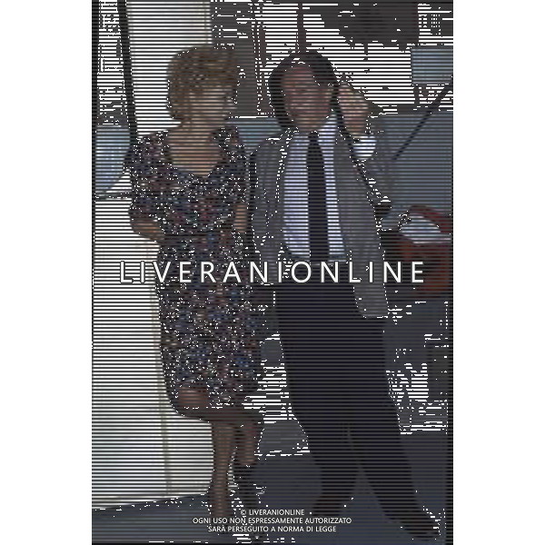 DIAP-RETROSPETTIVA UGO TOGNAZZI ATTORE NELLA FOTO UGO TOGNAZZI CON SANDRA MILO A ROMA NELL\'ANNO 1983 AG ALDO LIVERANI SAS