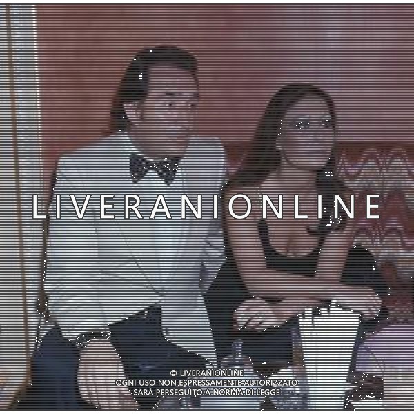 COL-RETROSPETTIVA UGO TOGNAZZI ATTORE NELLA FOTO UGO TOGNAZZI CON FRANCA BETTOIA NELL\'ANNO 1973 A CANNES AG ALDO LIVERANI SAS