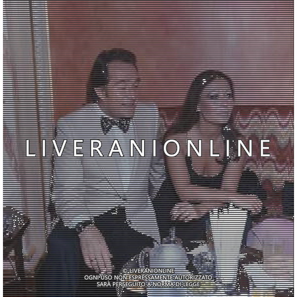 COL-RETROSPETTIVA UGO TOGNAZZI ATTORE NELLA FOTO UGO TOGNAZZI CON FRANCA BETTOIA NELL\'ANNO 1973 A CANNES AG ALDO LIVERANI SAS