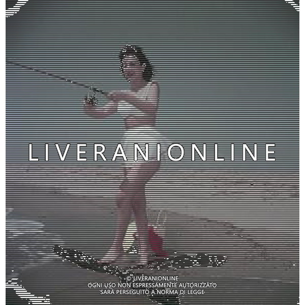 COL-RETROSPETTIVA SANDRA MILO ATTRICE NELLA FOTO SANDRA MILO AD ANZIO NELL\'ANNO 1955 ©ARCHIVIO / AGENZIA ALDO LIVERANI SAS