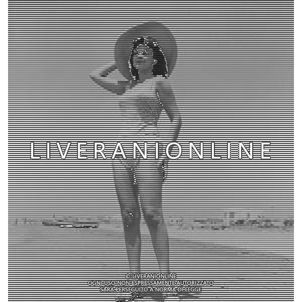 NEG-RETROSPETTIVA SANDRA MILO ATTRICE NELLA FOTO SANDRA MILO AD ANZIO NELL\'ANNO 1955 ©ARCHIVIO / AGENZIA ALDO LIVERANI SAS