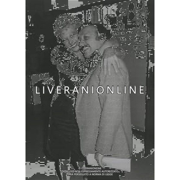 NEG-RETROSPETTIVA SANDRO MILO ATTRICE NELLA FOTO SANDRA MILO A MILANO NELL\'ANNO 1982 CON GIANNI MINA\' AG ALDO LIVERANI SAS