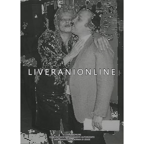 NEG-RETROSPETTIVA SANDRO MILO ATTRICE NELLA FOTO SANDRA MILO A MILANO NELL\'ANNO 1982 CON GIANNI MINA\' AG ALDO LIVERANI SAS