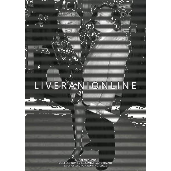 NEG-RETROSPETTIVA SANDRO MILO ATTRICE NELLA FOTO SANDRA MILO A MILANO NELL\'ANNO 1982 CON GIANNI MINA\' AG ALDO LIVERANI SAS