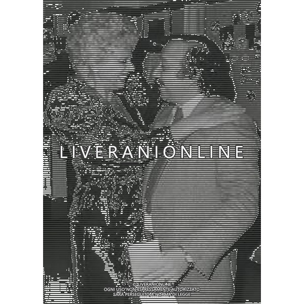 NEG-RETROSPETTIVA SANDRO MILO ATTRICE NELLA FOTO SANDRA MILO A MILANO NELL\'ANNO 1982 CON GIANNI MINA\' AG ALDO LIVERANI SAS