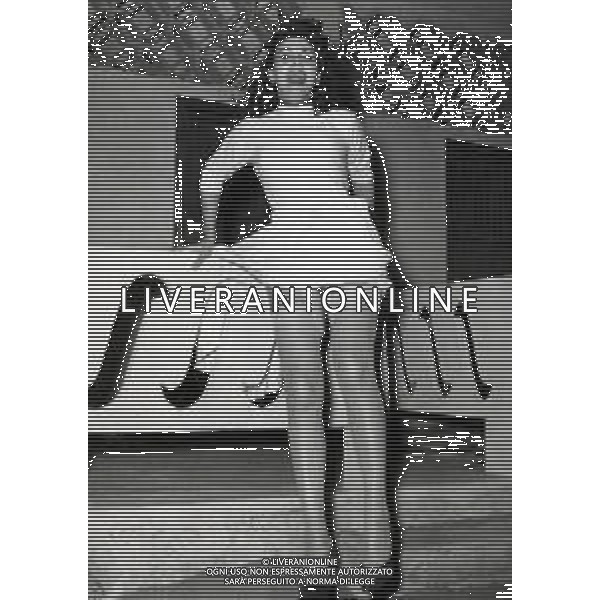 NEG-RETROSPETTIVA SANDRA MILO ATTRICE NELLA FOTO SANDRA MILO A ROMA NELL\'ANNO 1956 FOTO SANDRO VEPASIANI-AG ALDO LIVERANI SAS