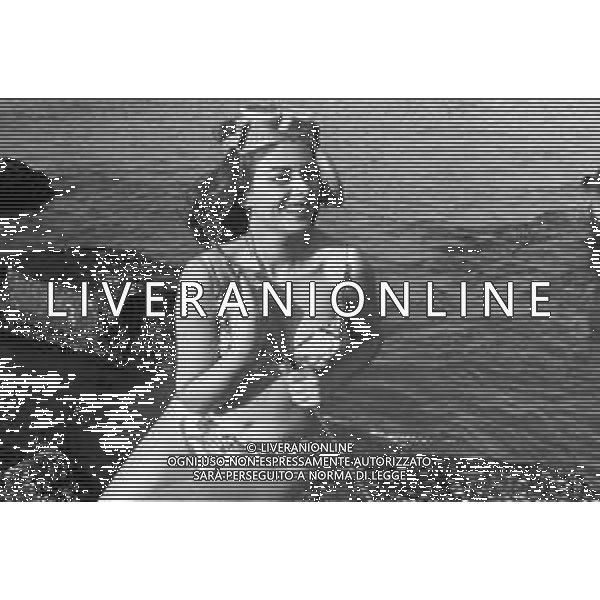 SANDRA MILO, attrice e conduttrice televisiva italiana - RETROSPETTIVA nella foto al mare di Nettuno ( Roma ) nel 1961 ©ARCHIVIO / AGENZIA ALDO LIVERANI SAS