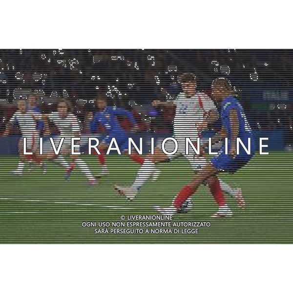 TVEM September 6, 2024 in Paris, France. France vs Italy, UEFA Nations League 2024/25 League A Group A2 match - Parc des Princes Stadium. In the pic: Bradley Barcola of France in action against Giovanni Di Lorenzo of Italy/AGENZIA ALDO LIVERANI SAS