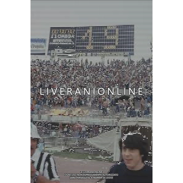 DIAP-RETROSPETTIVA TIFOSI JUVENTUS CALCIO NELLA FOTO I TIFOSI DELLA JUVENTUS FESTEGGIANO IL 19 SCUDETTO NELLA PARTITA JUVENTUS-FIORENTINA NELL\'ANNO 1981 FOTO ENRICO LIVERANI-AG ALDO LIVERANI SAS 