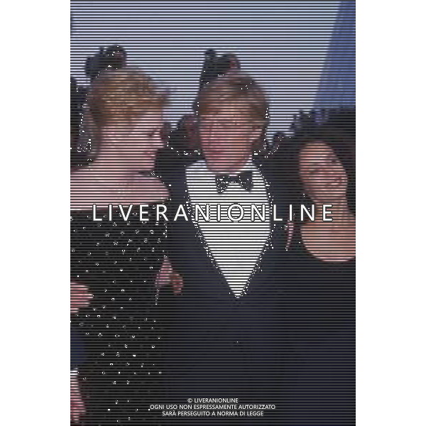 DIA- RETROSPETTIVA ROBERT REDFORD ATTORE E REGISTA NELLA FOTO ROBERT REDFORD CON SONIA BRAGA, MELANIE GRIFFITH A CANNES NELL’ANNO 1988 ©DFP- AGENZIA ALDO LIVERANI SAS