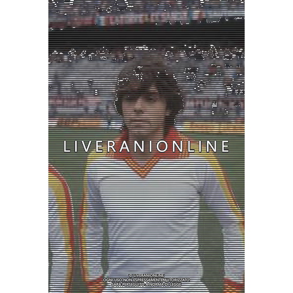 COL-RETROSPETIIVA GIOVANNI RE CALCIATORE NELLA FOTO GIOVANNI RE CON LA MAGLIA DEL LECCE CALCIO NELL\'ANNO 1981 AG ALDO LIVERANI SAS