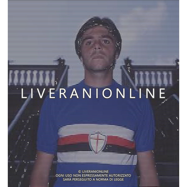 COL-RETROSPETIIVA GIOVANNI RE CALCIATORE NELLA FOTO GIOVANNI RE CON LA MAGLIA DELLA SAMPDORIA CALCIO NELL\'ANNO 1975 AG ALDO LIVERANI SAS