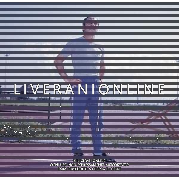 COL-RETROSPETTIVA BRUNO PESAOLA ALLENATORE NAPOLI CALCIO NELLA FOTO BRUNO PESAOLA ALLENATORE NAPOLI CALCIO NELL\'ANNO 1976-1977 AG ALDO LIVERANI SAS